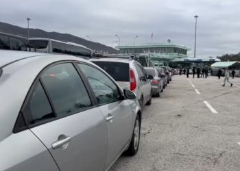 Fluks në pikën kufitare të Kakavijës, emigrantët shqiptarë kthehen në Greqi pas festave