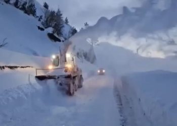 VIDEO/ Dëbora krijon probleme në Shkodër, hapet për qarkullimin e mjeteve rruga Bogë-Theth
