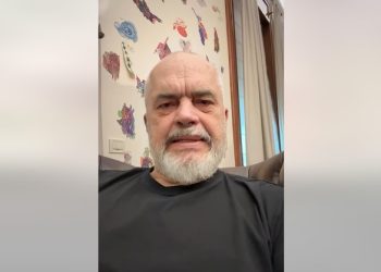 “U bëre bozë çdo ditë në ekran”, Rama replikon me komentuesin: Është puna ime, të nis ditën me ty!