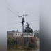 VIDEO/ Në krye të detyrës! Elektricisti në Lezhë “sfidon” dëborën dhe erën e fortë