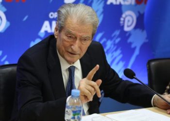 Berisha i “var shpresat” tek diaspora, zbardhet porosia që u la deputetëve në mbledhjen e grupit