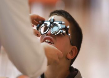 Koçiu: Mbi 87 mijë fëmijë përfituan nga programi i depistimit të shikimit në shkolla