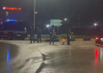 “U qëllua brenda në makinë”/ Vrasja me armë zjarri në afërsi të Vlorë, policia jep detaje: Viktima…(EMRI)