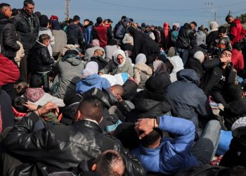 Izraeli bllokon mijëra palestinezë që po kthehen në veri të Gazës! Akuza Hamasit se nuk ka respektuar marrëveshjen për lirimin e pengjeve