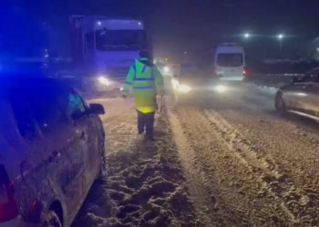 Kaos në aksin nacional Qafë Thanë – Librazhd, vështirësohet qarkullimi në tre segmente gjatë orëve të mbrëmjes