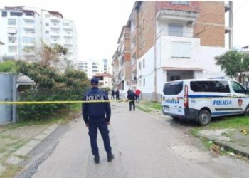 Efektivi i Rrugores bie nga lartësia e pallatit, përfundon në spital