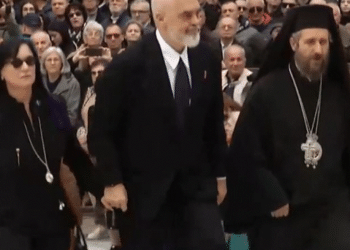 Ceremonia e lamtumirës për Janullatos, mbërrin kryeministri Rama