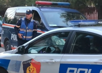 Dhunë psikologjike ndaj prindërve e të shtëna në ajër, arrestohet 30-vjeçari në Divjakë