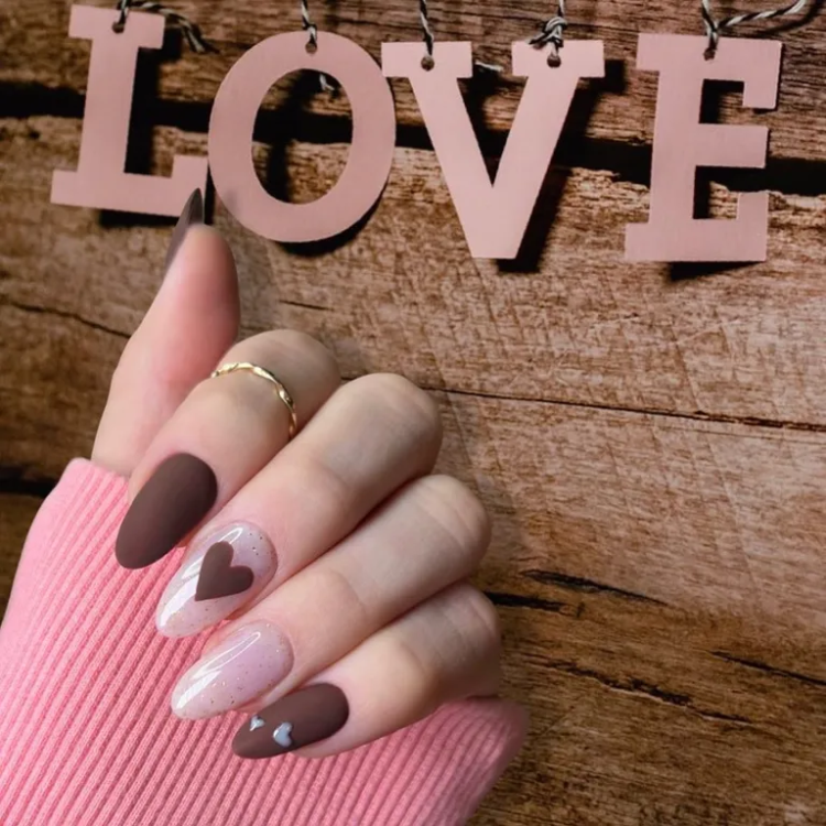 FOTO/ Si latte kremoze! Thonjtë në ngjyrë kafe janë trendi i këtij fillim viti