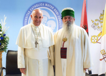 Papa pret Baba Mondin, mbështet krijimin e Shtetit Bektashi: Nismë mjaft e bukur dhe…