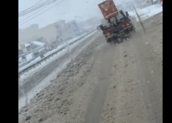 Dëbora mbulon Kosovën, vështirësi me qarkullimin, bllokohen disa rrugë në Prishtinë