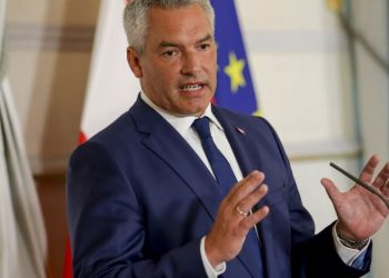 Dështojnë negociatat për krijimin e koalicionit/ Jep dorëheqjen kancelari austriak Karl Nehammer