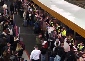 Vonesa në fluturime, kaos në aeroportin e Prishtinës! Qytetarët të indinjuar për pritjen