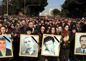 4 vrasjet e 21 Janarit, flet motra e Ziver Veizit: Berisha e pranoi vetë krimin shtetëror, çfarë pret më SPAK?