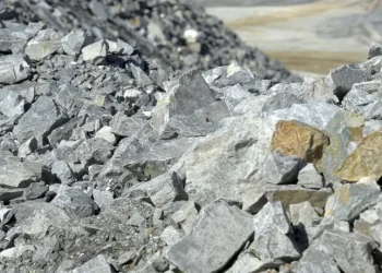 Shqipëria, potencial për litium? Nis puna për Udhërrëfyesin mbi Lëndët e Para Kritike dhe Strategjike