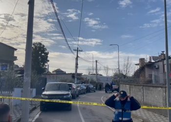 DETAJE / Visha u vra pranë banesës së tij, policia në kërkim të një “Porsche” ngjyrë gri