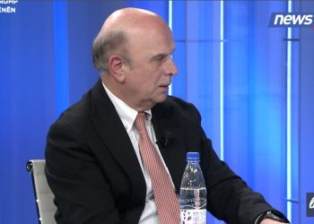 “Konflikti në Ukrainë do mbarojë shumë shpejt”, Panariti: Pse marrëveshja e paqes mund të afektojë dhe Kosovën