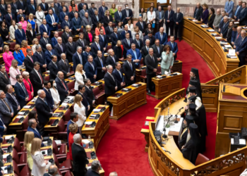 Ndarja nga jeta e Anastas Janullatos, Parlamenti grek mban një minutë heshtje për Kryepeshkopin