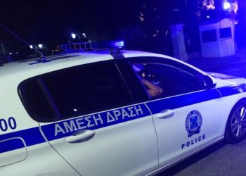 “Ishin shqiptarë”, momente tmerri për pronarin e marketit në Greqi, tre persona të armatosur i hyjnë në shtëpi dhe e grabisin