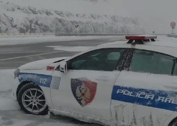 Moti i keq, Policia e Shtetit apel drejtuesve të automjeteve: Situata aktuale në rrugët e vendit