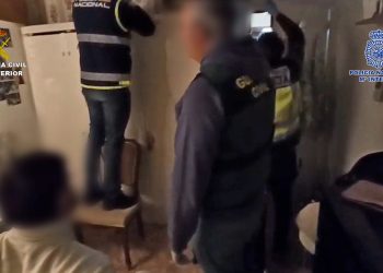 Shufra ari dhe 10 mln euro, goditet grupi kriminal shqiptar që grabiste shtëpitë luksoze! Çfarë iu gjet në banesë dhe nëntokë