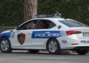 Merr flakë kabina elektrike, ndërron jetë një person në Tiranë, dyshohet se po flinte aty