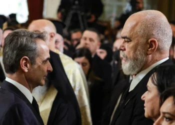 “Bisedë e ngrohtë”/ Mediat greke zbardhin takimin “kokë më kokë” mes Mitsotakis dhe Ramës