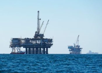 Trump zotohet të anulojë vendimin mbi ndalimin e shpimeve të naftës dhe të gazit në det