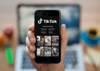 ‘Të çmendur’ pas TikTok, iPhone me aplikacionin e instaluar shiten për $50,000