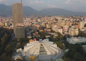 Kryesojnë ndryshimet klimaterike, 5 rreziqet që kërcënojnë rritjen ekonomike të Shqipërisë këtë vit