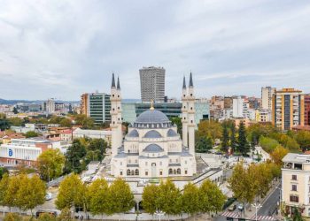 Sa ndryshon në Shqipëri përkatësia fetare bazuar në bindjet personale nga ajo origjinale familjare?