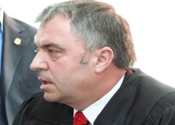 I vetmi që hetoi zhdukjen e Remzi Hoxhës/ Vëllai i Prokurorit kërkon drejtësi për vdekjen misterioze: E vranë bishat e pushtetit!