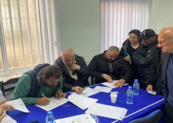 “Mu ndryshua rezultati”/ Valë akuzash në PD për manipulim të zgjedhjeve, plas sherri edhe në degën nr.2 në Tiranë