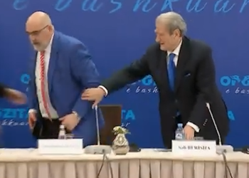 Kur paratë nuk e blejnë dot respektin/ Konsulenti amerikan gati të ikë pa i dhënë dorën Berishës (Video)