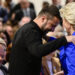 “Qëndro i fortë, trim dhe i patrembur”, Von der Leyen në mbështetje të Zelenskyt pas “dushit të ftohtë” nga Trump