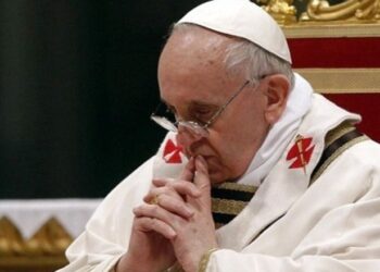 Situata e tij shëndetësore u përkeqësua, Papa Françesku bën thirrje nga spitali që të luten për të