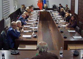 Vota për drejtorin e RTSH/ “Nuk jemi ekspertë ligjor”, Evis Kushi hedh poshtë justifikimin e anëtarëve të Këshillit Drejtues