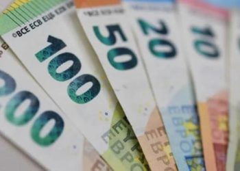 Tensionet tregtare me SHBA, Euro në nivelin më të ulët që nga nëntori i vitit 2022