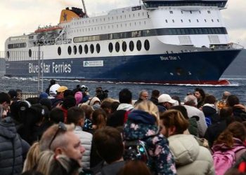 Eksod masiv në Santorini, mbi 11 mijë njerëz largohen nga ishulli! Sizmiologu jep alarmin: Jemi në udhëkryq, përmasat do rriten!