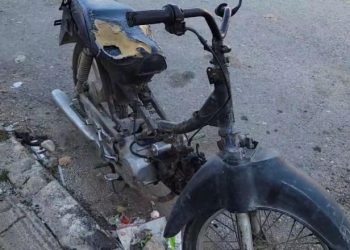 Aksident në Durrës, automjeti përplaset me motorin, plagoset një person