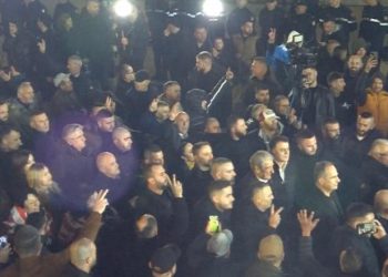 Berisha “gardh” me truproja, nga kush trembet ish-kryeministri?