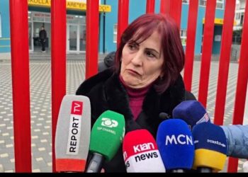 14-vjeçari në gjendje të rëndë nga meningjiti, flet drejtoresha e Shkollës në Durrës: Nxënësit në panik, nuk vijnë në mësim