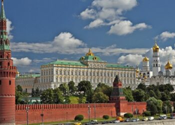 Fundi i luftës në Ukrainë shumë afër, Rusia nis ndërtimin e ekipit të saj negociator