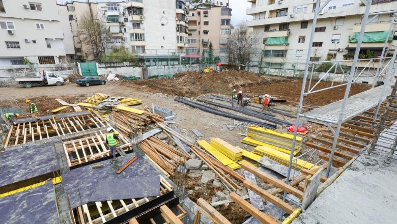 “Ndërtimi i shkollave nuk ndalet”/ Veliaj ndan fotot nga rikonstruksioni i ‘Edith Durham’: Më burgosën pa gjyq për të më mbajtur larg punëve të qytetit