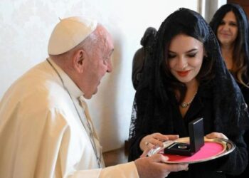 Spiropali mesazh për shërimin e Papa Françeskut: Lutem nga vendi i parë në Europë që zgjodhët për ta vizituar! Zëri juaj, tingulli i së vërtetës