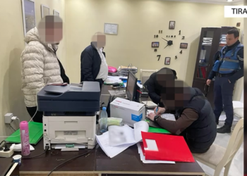 Zbulohet zyra që falsifikonte certifikata të gjuhëve të huaja, arrestohen 3 persona