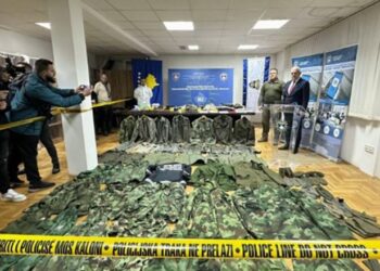 Sekuestrohet një arsenal armësh në veri, Sveçla: Ende ka pjesëtarë të organizatave terroriste