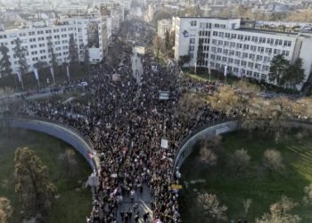 Protesta në Novi Sad / Studentët: Transparencë dhe fundi i korrupsionit pas tragjedisë në stacionin e trenave