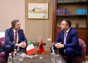 Ministri Hoxha pret ambasadorin e ri të Italisë: Përkushtim i plotë për të thelluar partneritetin strategjik