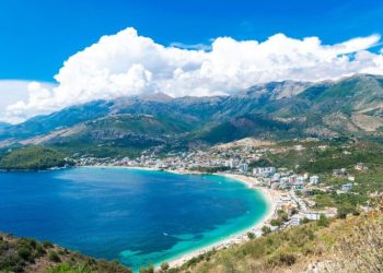 Media britanike: Shqipëria, destinacioni i ngjashëm me Maldivet me ujërat më të pastra në Evropë